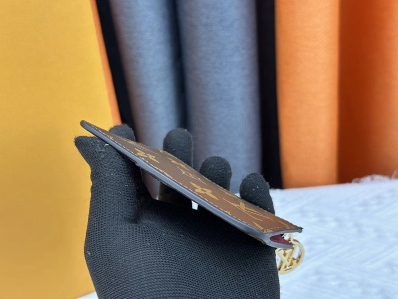 LV Wallets 4233H-1523