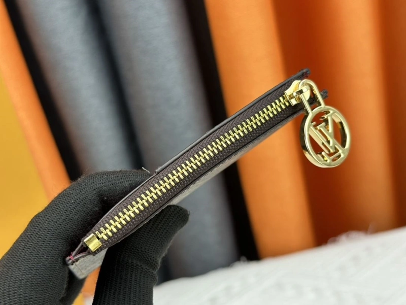 LV Wallets 4233H-1523