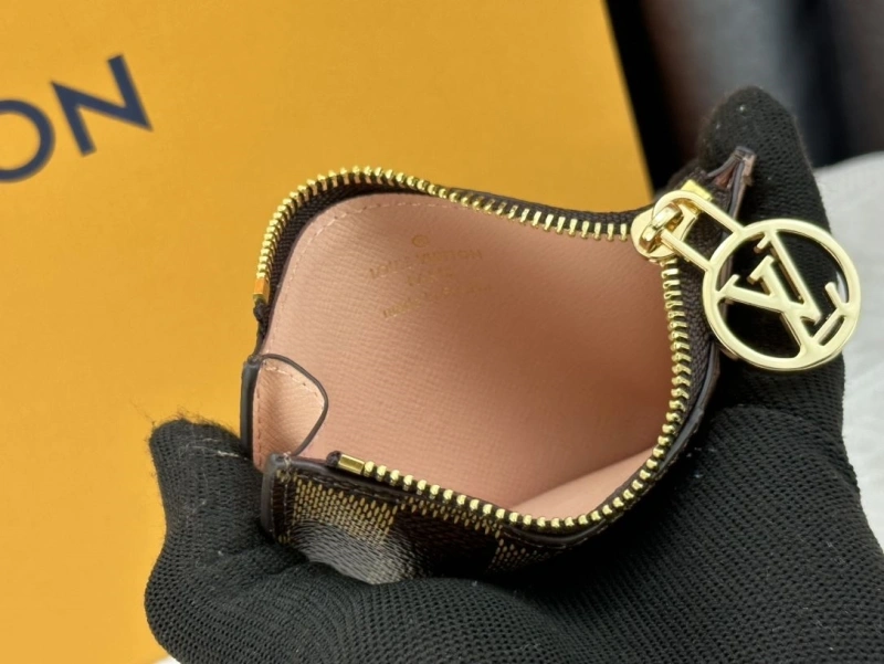 LV Wallets 4233H-1524