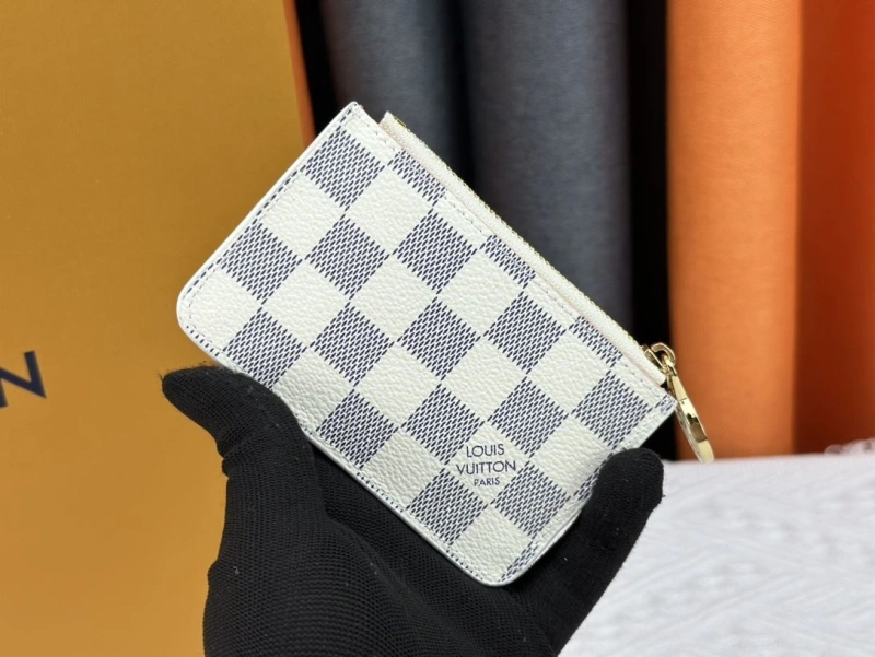 LV Wallets 4233H-1527