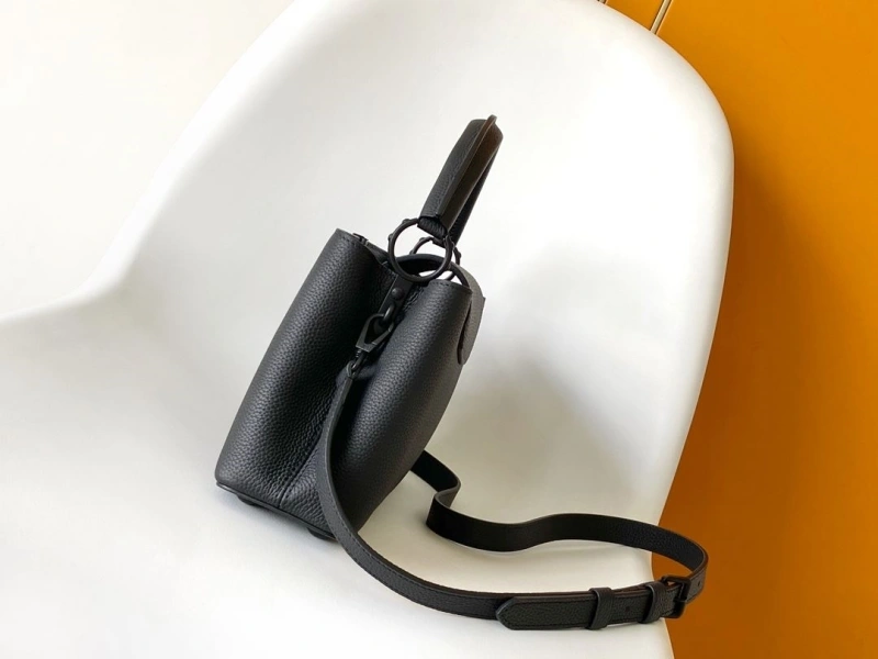 LV Capucines Bags 4233H-1546