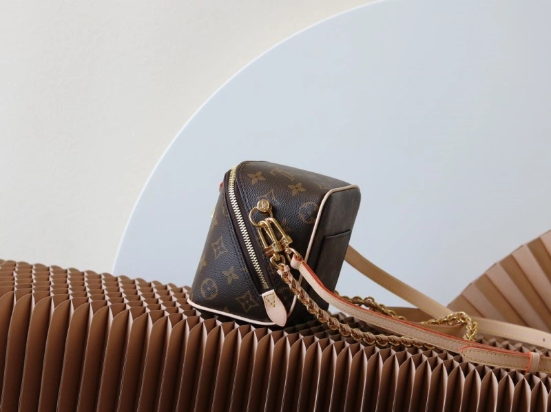 LV Cosmetic Bags 4233H-1612