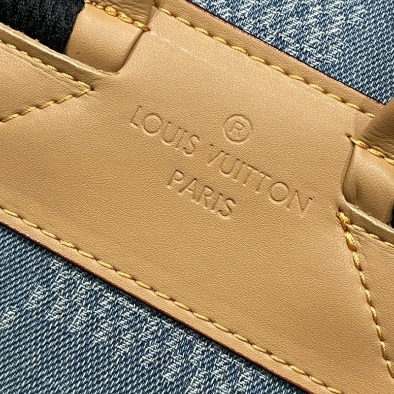 LV Backpacks 4233H-2027