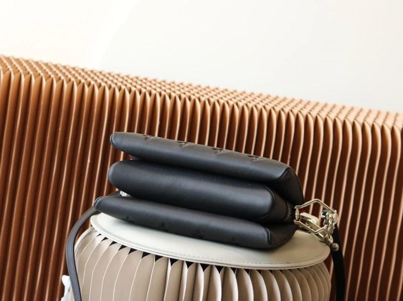 LV Satchel bags 4233H-2422