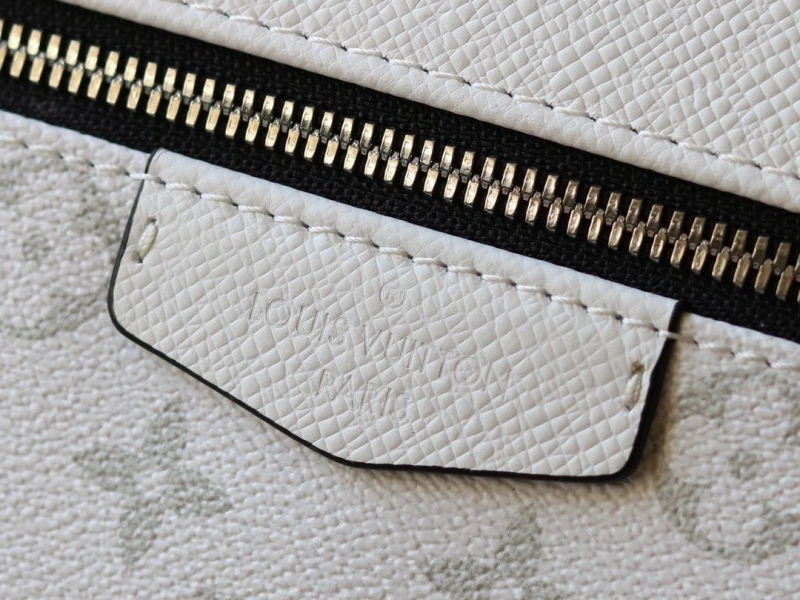 LV Backpacks 4233H-2465