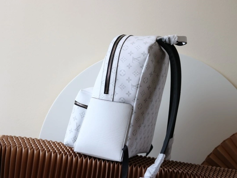 LV Backpacks 4233H-2523