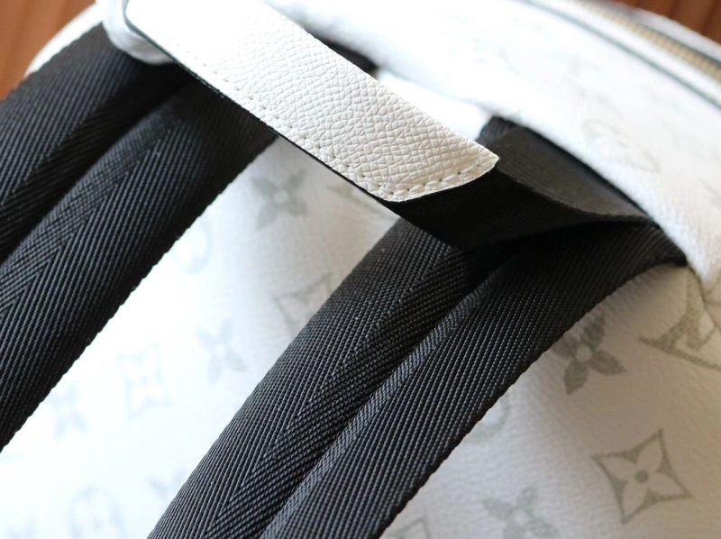 LV Backpacks 4233H-2523