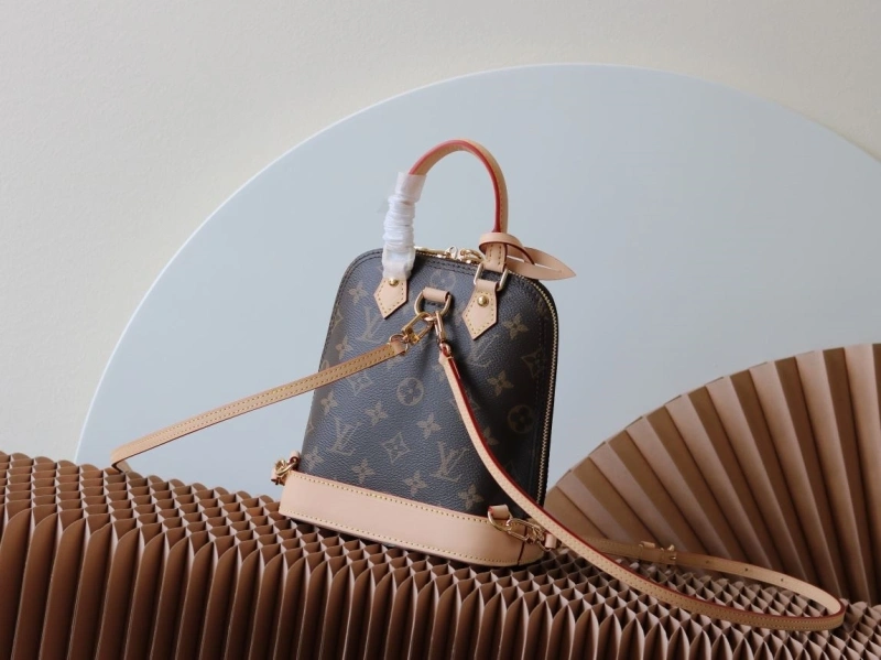 LV Backpacks 4233H-2527