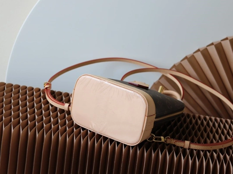 LV Backpacks 4233H-2527