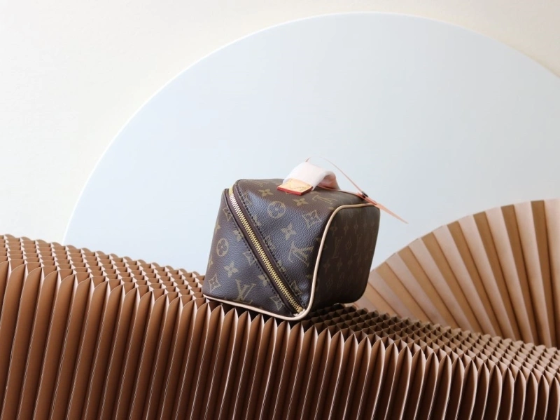 LV Cosmetic Bags 4233H-2532