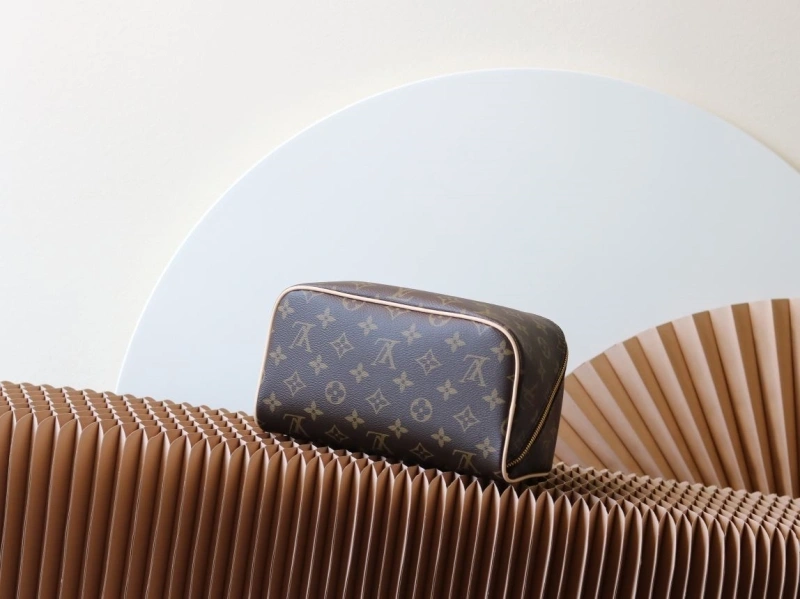LV Cosmetic Bags 4233H-2532