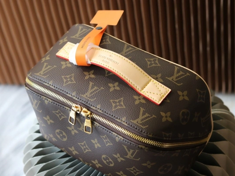 LV Cosmetic Bags 4233H-2532