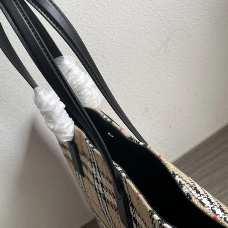 Burberry Shopping Bags 4237F-0070