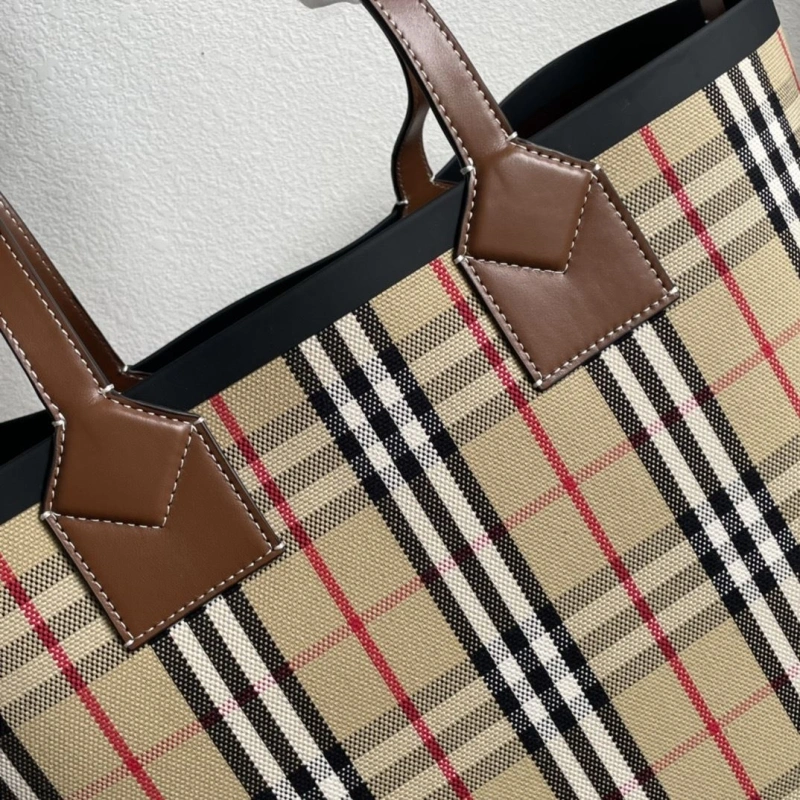 Burberry Shopping Bags 4237F-0093