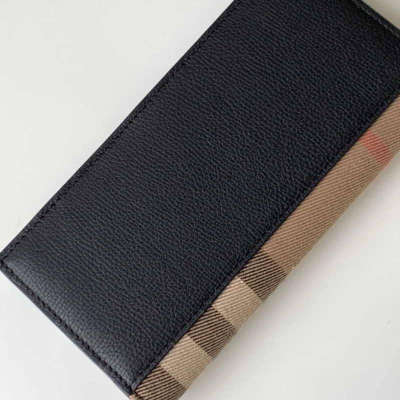 Bv*b*rry wallets 4237f-0157