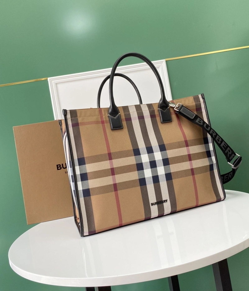 Burberry Shopping Bags 4237F-0172