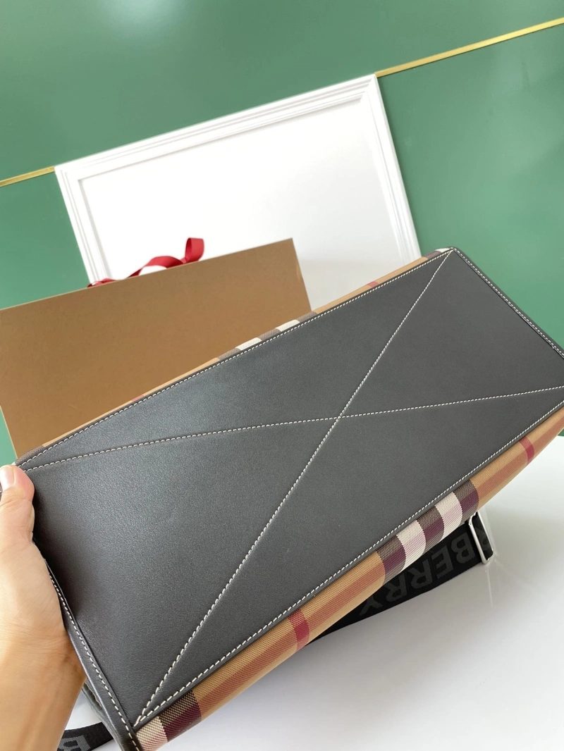 Burberry Shopping Bags 4237F-0172