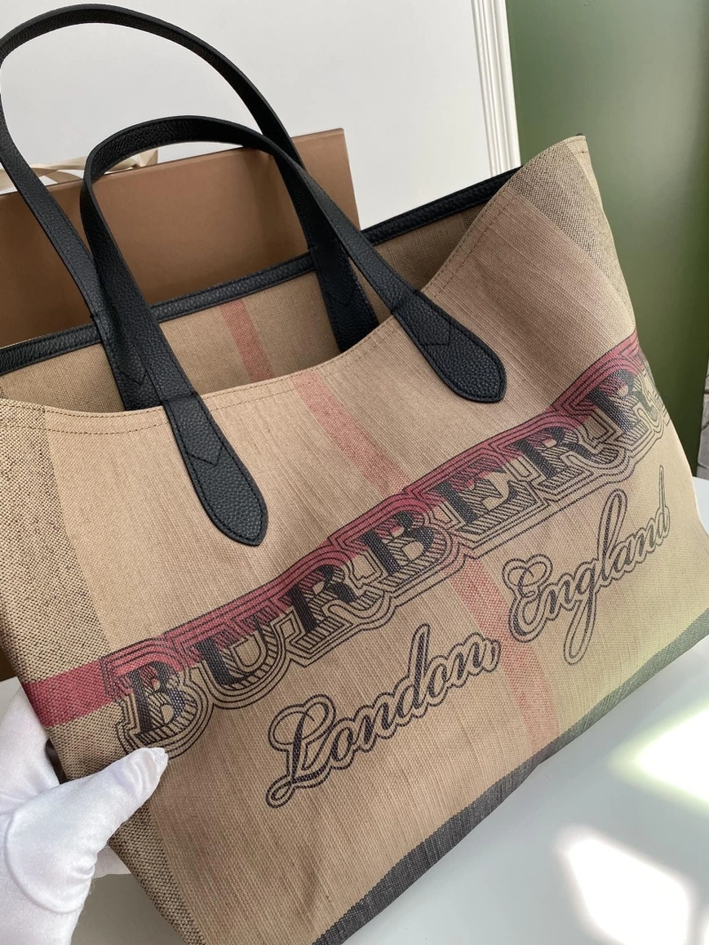 Burberry Shopping Bags 4237F-0186