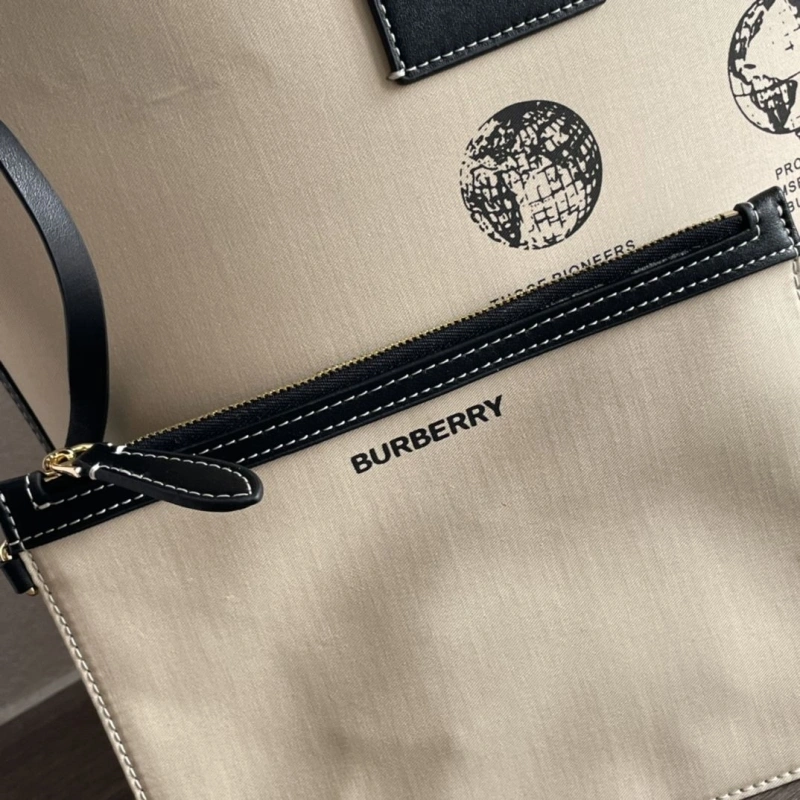 Burberry Shopping Bags 4237F-0211