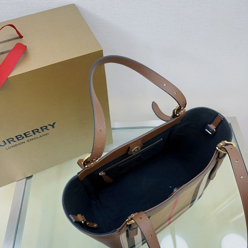 Burberry Shopping Bags 4237F-0220