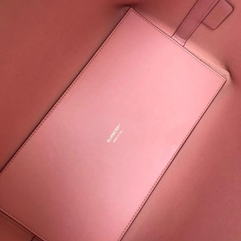 Burberry Shopping Bags 4237F-0223