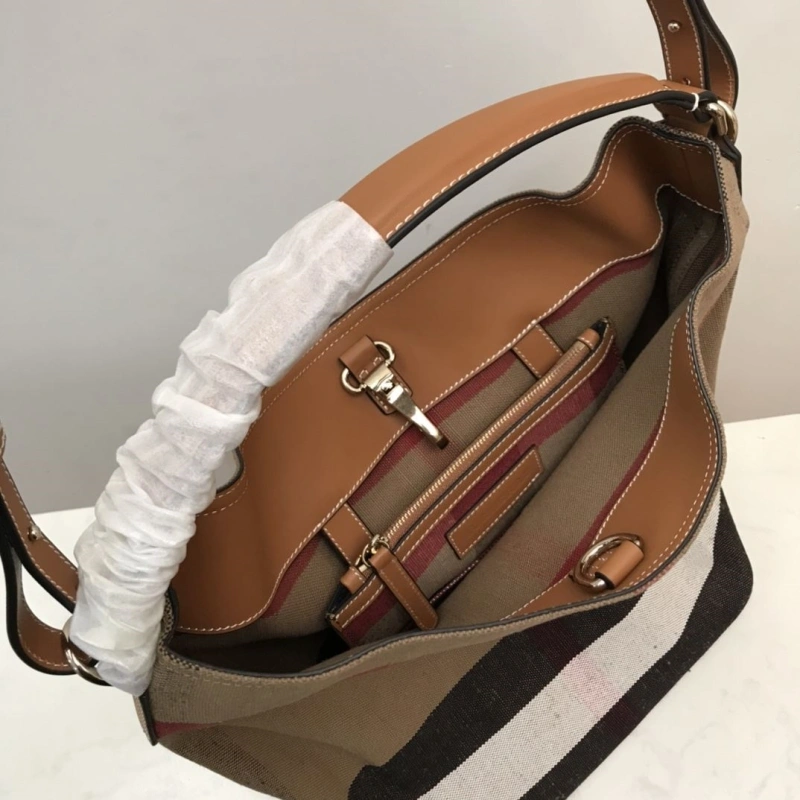 Burberry Shopping Bags 4237F-0259