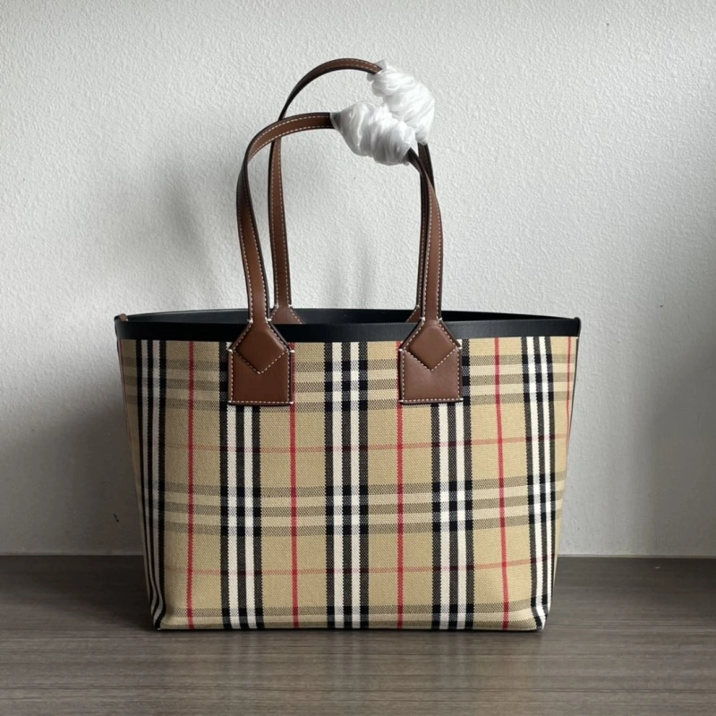 Burberry Shopping Bags 4237F-0449