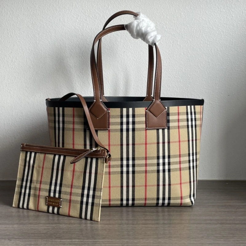 Burberry Shopping Bags 4237F-0449