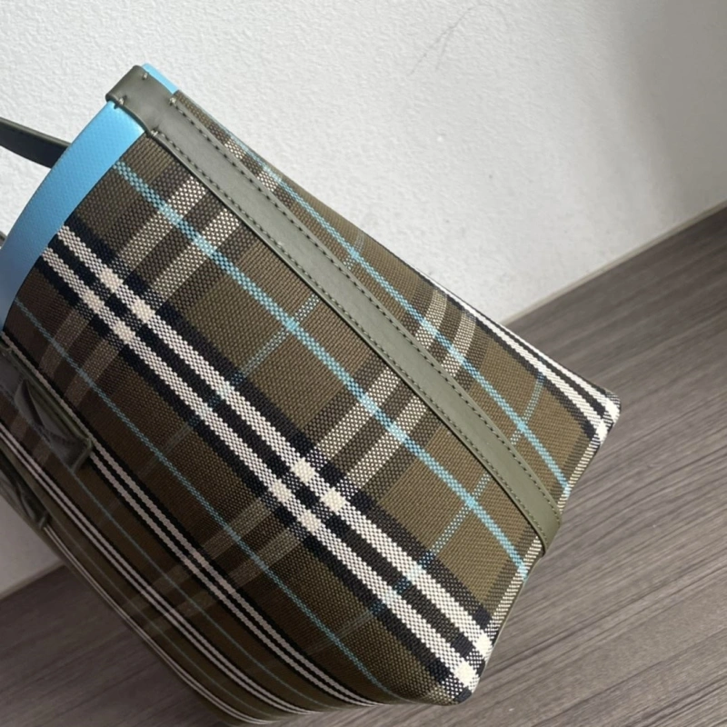 Burberry Shopping Bags 4237F-0450