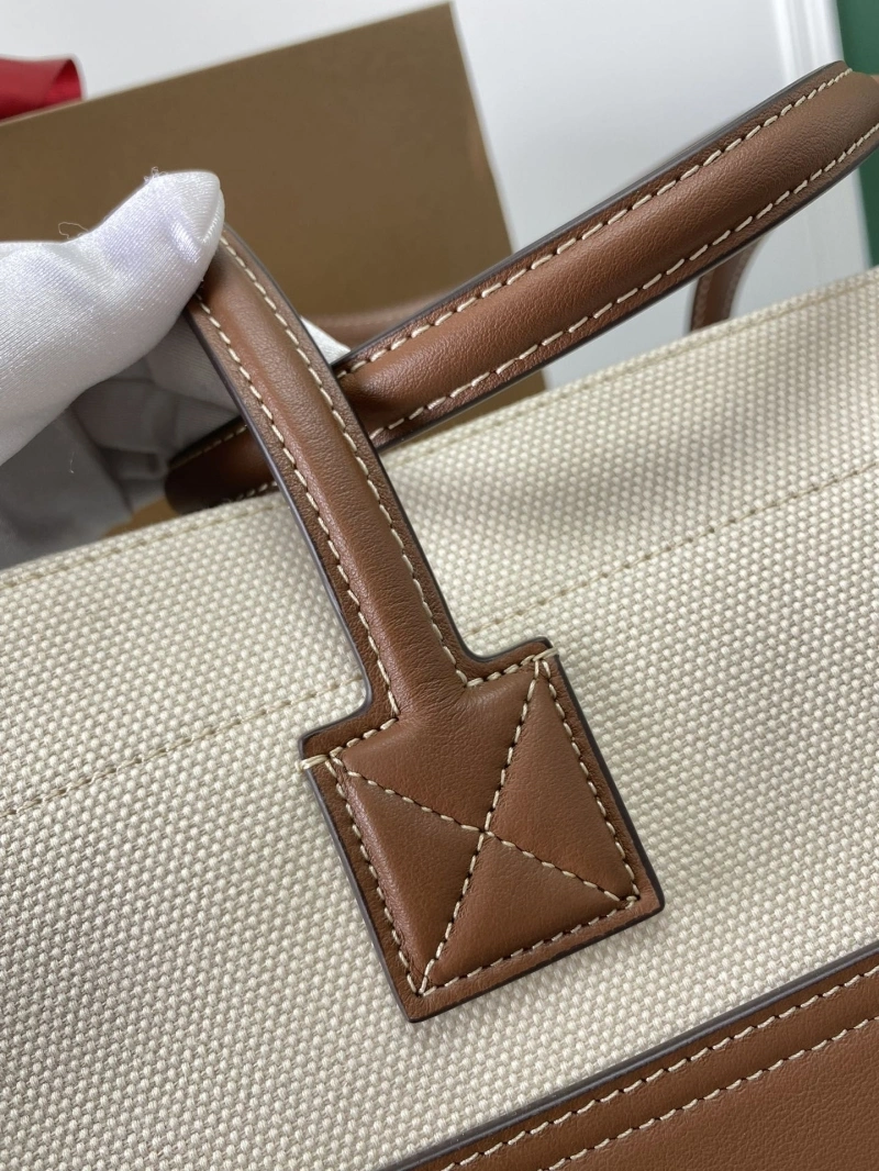 Burberry Shopping Bags 4237H-0026