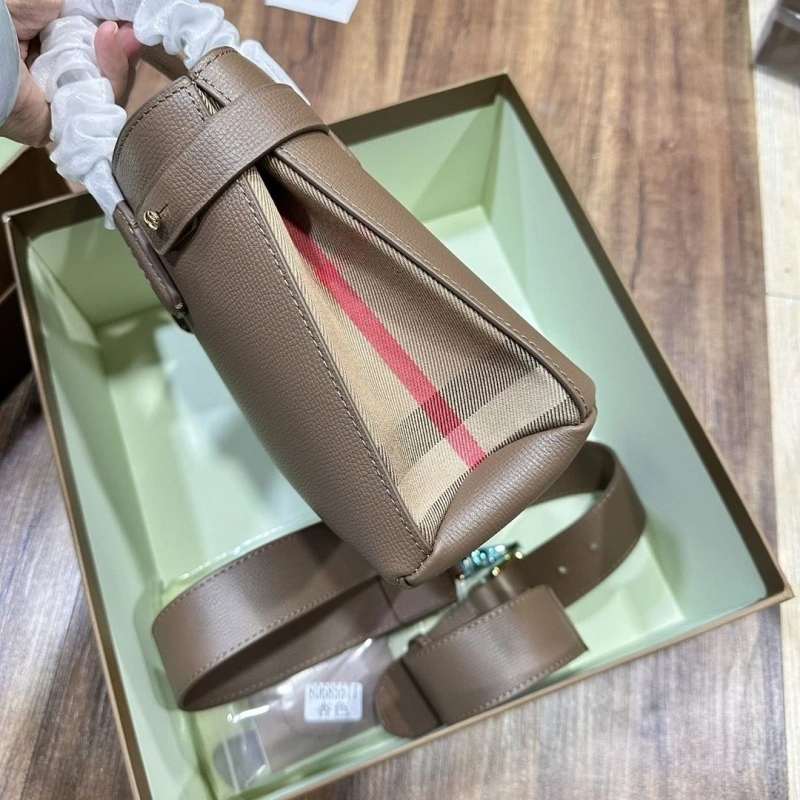 Burberry Shopping Bags 4237H-0081