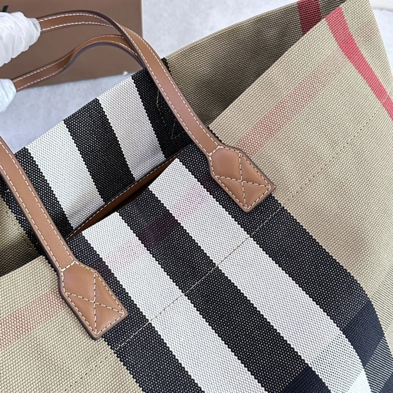Burberry Shopping Bags 4237H-0146