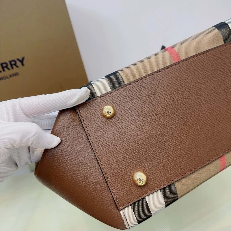 Burberry Shopping Bags 4237H-0147