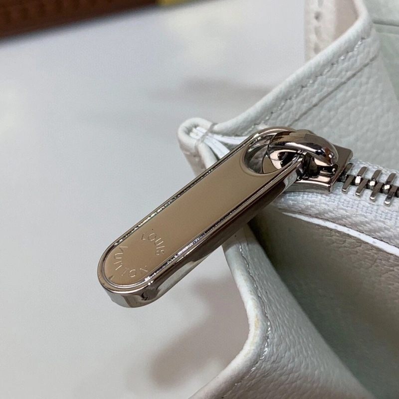 LV Wallets 4286A-0098