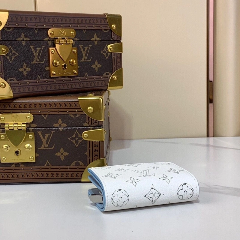 LV Wallets 4286A-0101