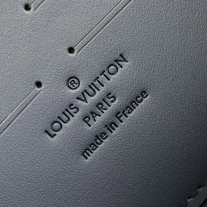 LV Wallets 4286A-0110