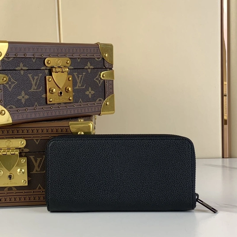 LV Wallets 4286A-0112