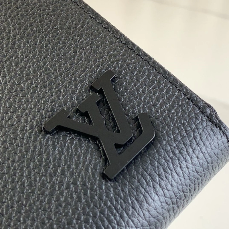 LV Wallets 4286A-0112