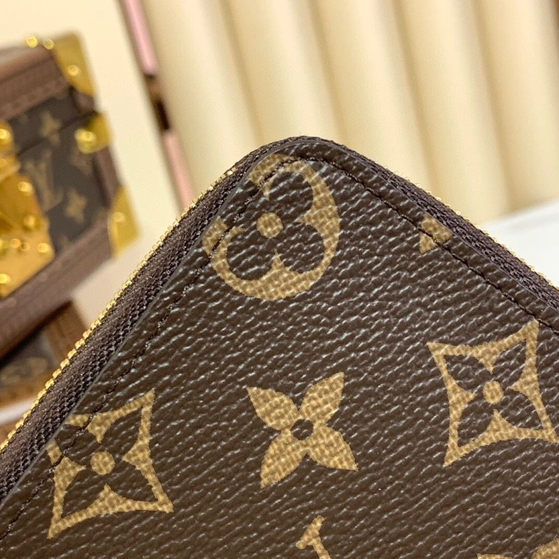 LV Wallets 4286A-0214
