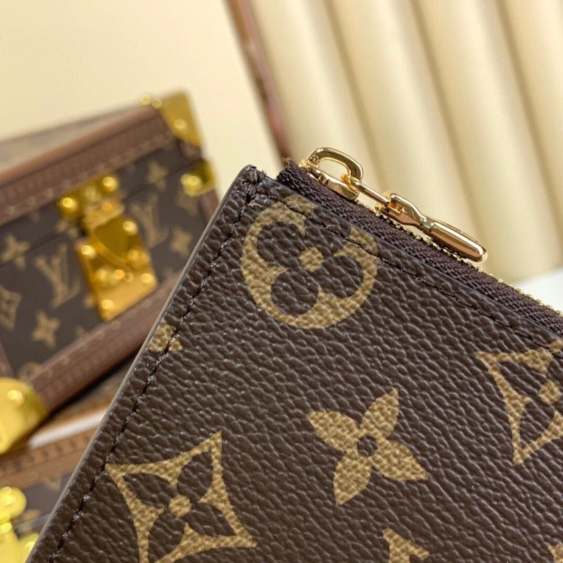 LV Wallets 4286A-0216