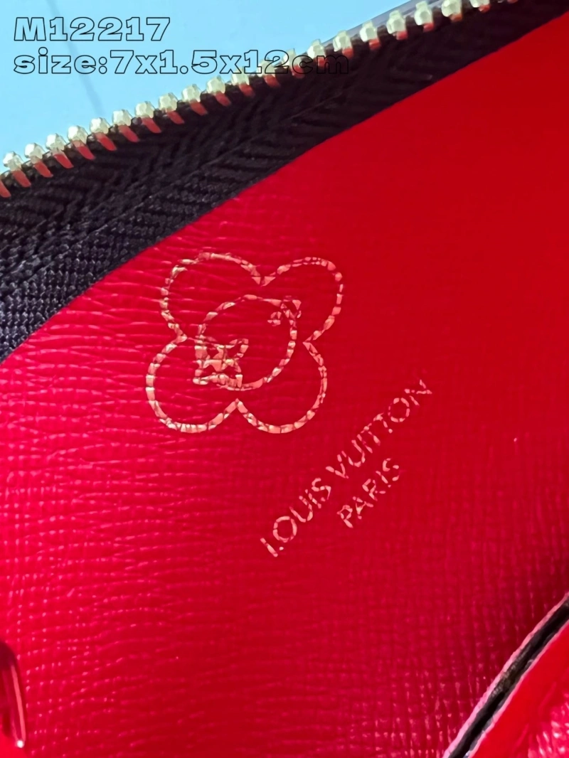 LV Wallets 4286A-0261