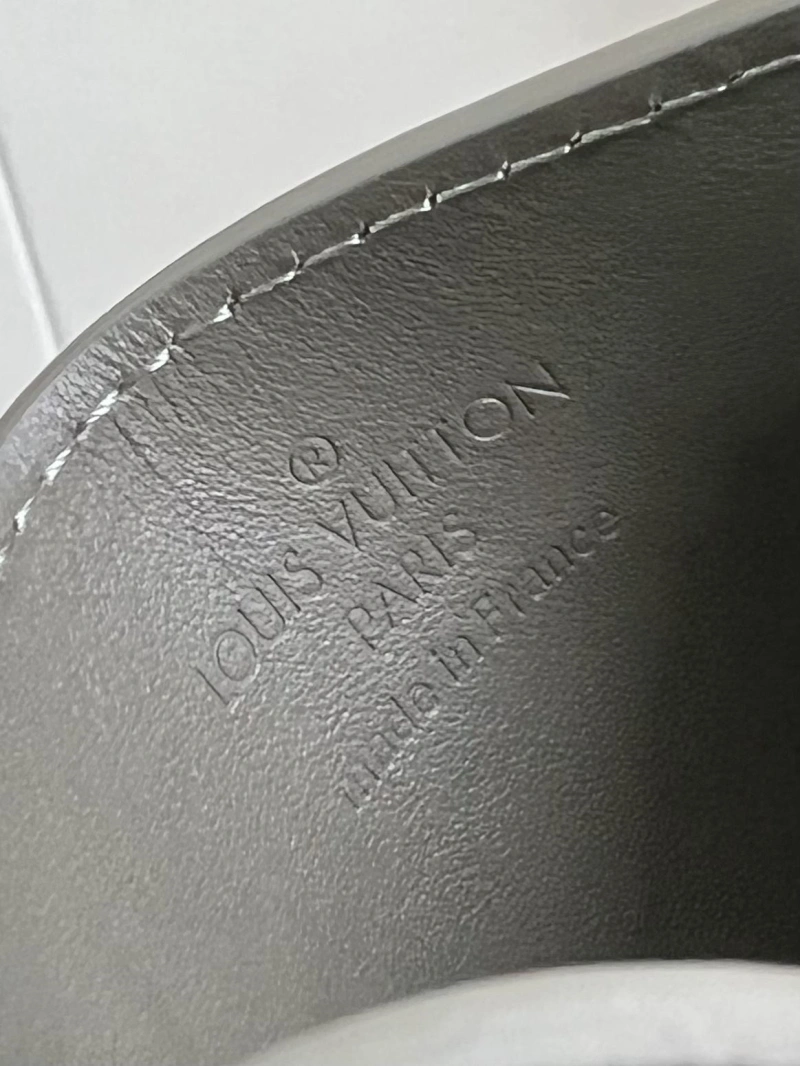 LV Wallets 4286A-0293