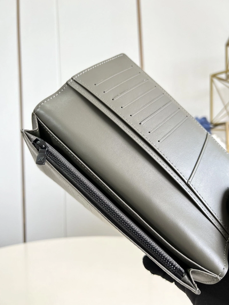 LV Wallets 4286A-0296