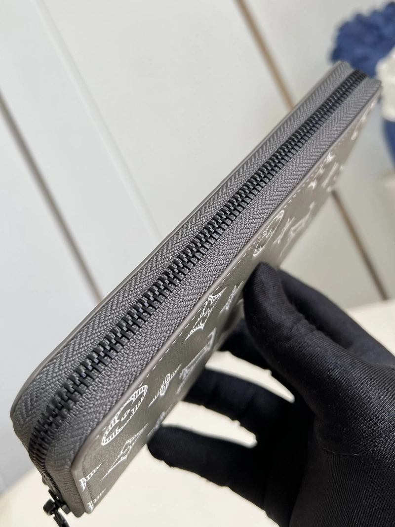 LV Wallets 4286A-0297