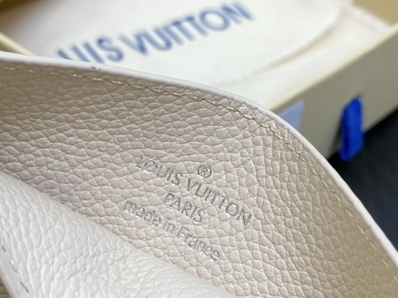 LV Wallets 4286A-0312