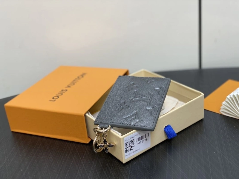 LV Wallets 4286A-0318