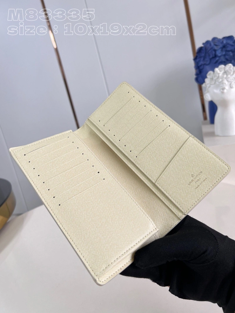 LV Wallets 4286F-0016