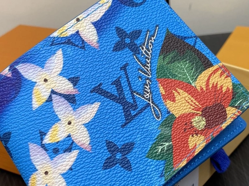 LV Wallets 4286G-0120