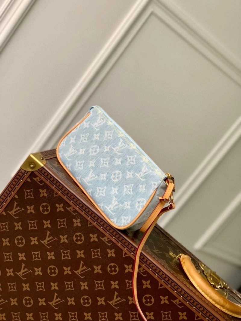 LV Backpacks 4286G-0136