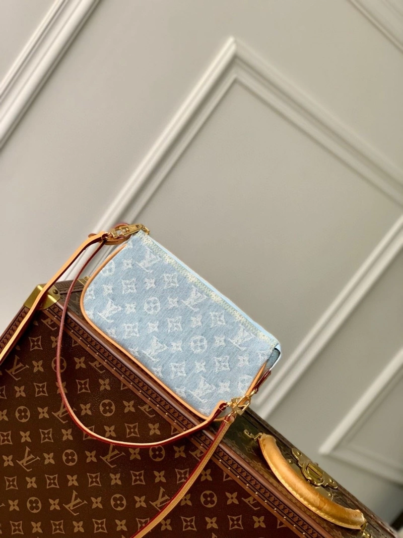 LV Backpacks 4286G-0136